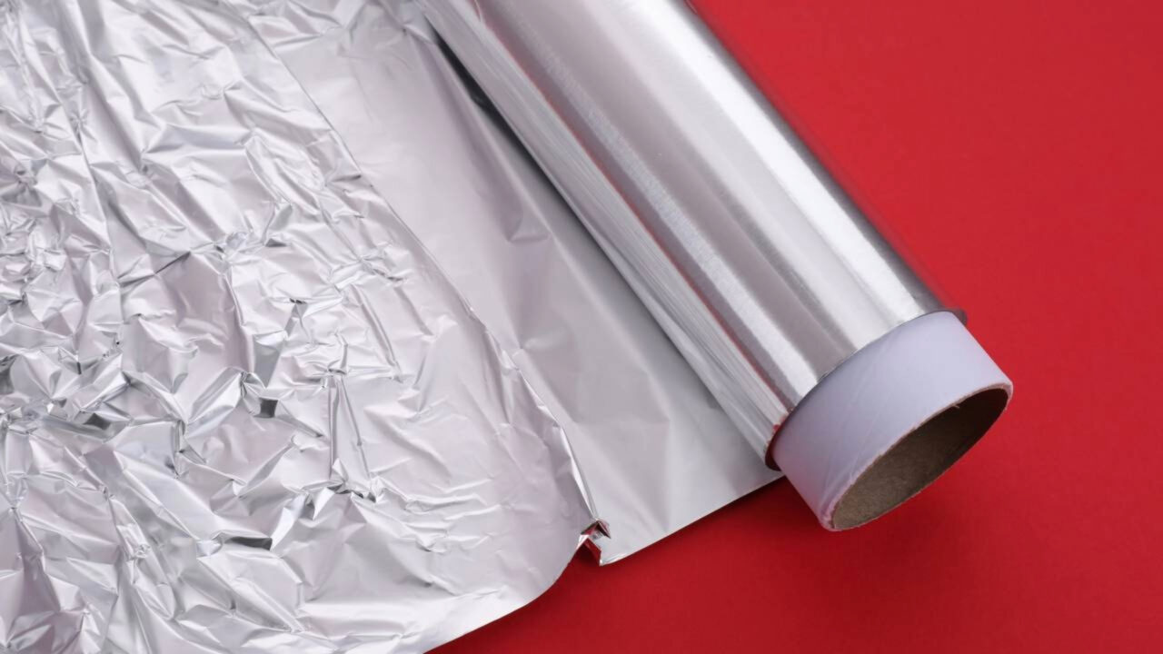Os dois lados do papel alumínio você sabe para que serve a parte fosca e a brilhante