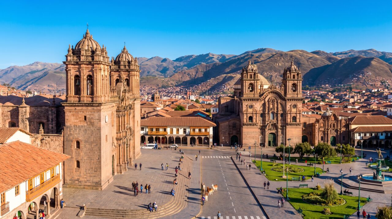 Uma cidade inca continuou desenhando as ruas mesmo depois da conquista e igrejas barrocas cresceram diretamente sobre antigos muros de pedra