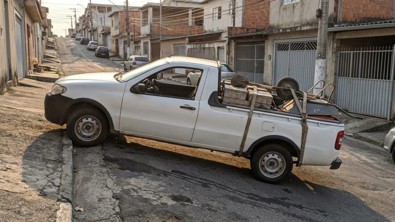 Freios a disco nas quatro rodas e motor 1.6 de 116 cv equipam esta picape compacta que ainda oferece assistente para sair de ladeiras sem deixar o veículo voltar