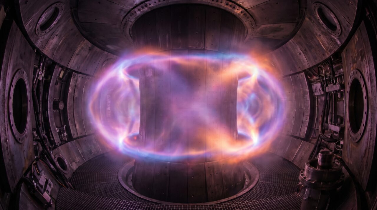 Um reator de fusão pode chegar ao estado desejado invertendo a ordem tradicional e aquecendo o plasma antes de apertá-lo