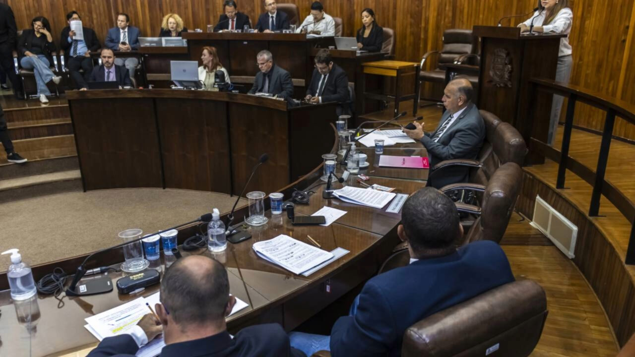 Quanto ganha um prefeito e quem decide o valor a Câmara de Vereadores fixa o salário e o reajuste só vale para o mandato seguinte