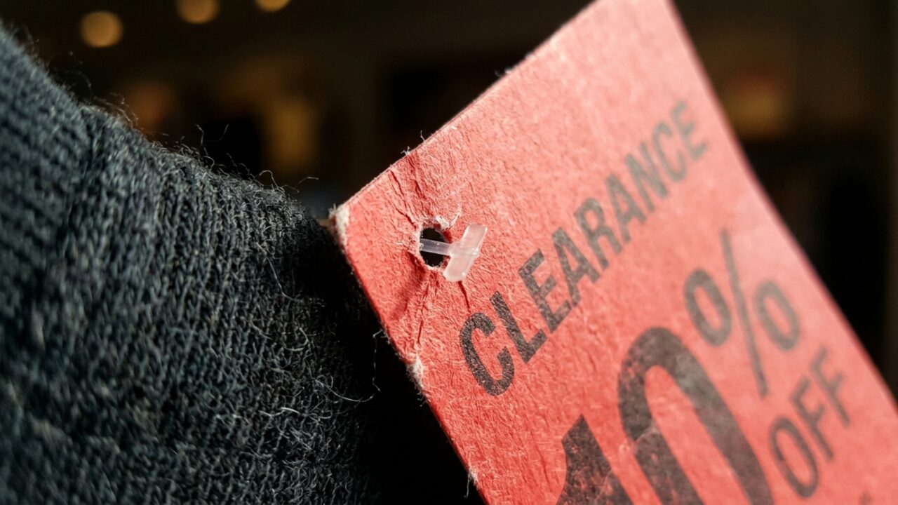 Depois de construir 365 lojas de roupas e decoração, rede entra em falência e decide encerrar toda a operação, porque seis meses procurando comprador ou alternativa financeira não produziram uma proposta capaz de manter os pontos abertos
