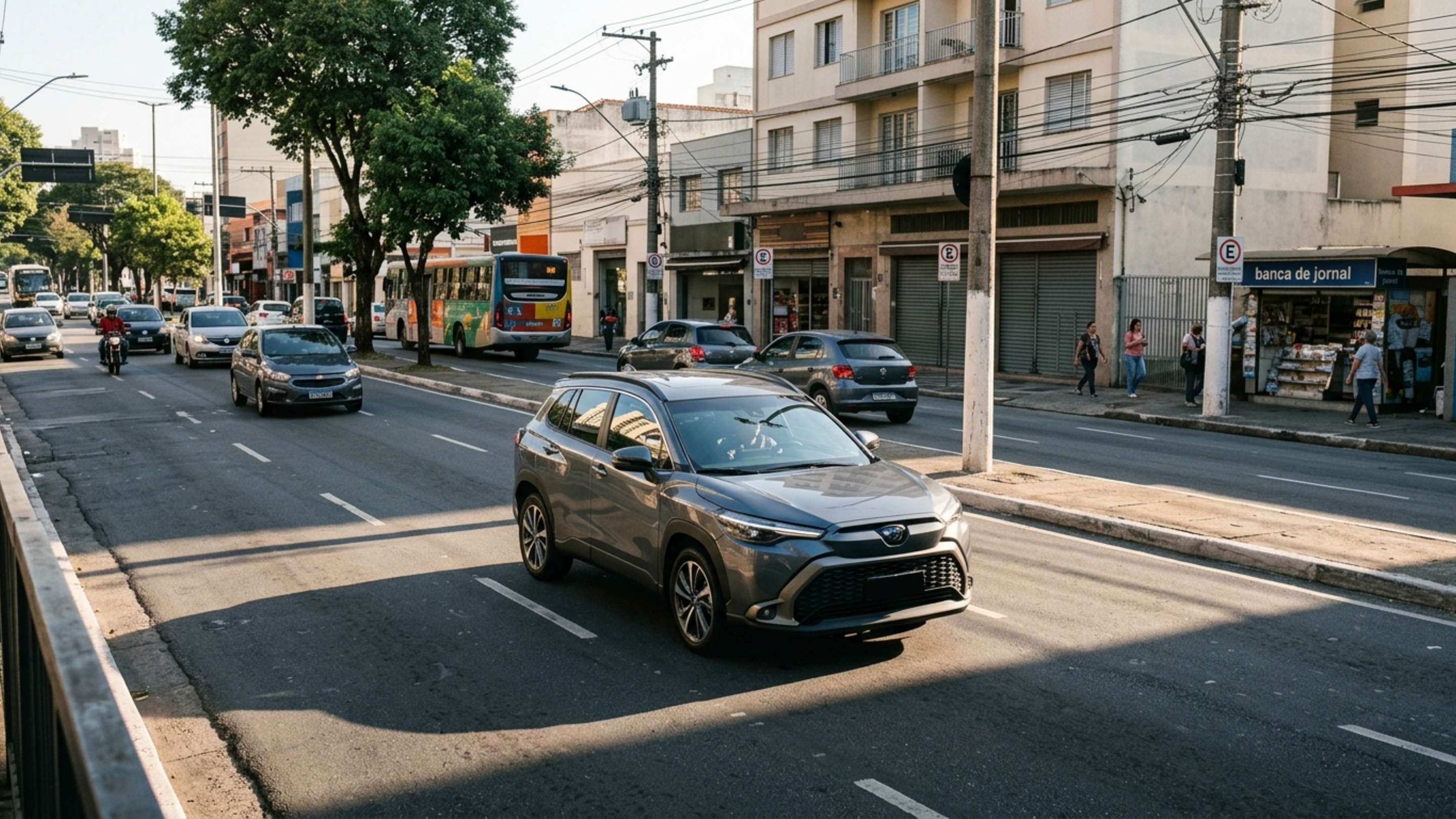 O motor pode desligar enquanto o carro segue embalado: sistema híbrido de 48 V trabalha com 120 cv, câmbio de dupla embreagem e 7 marchas neste SUV compacto