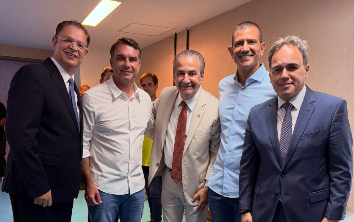 Crusoé: Aliados de Flávio convocam pastores para “clamor pelo Brasil”