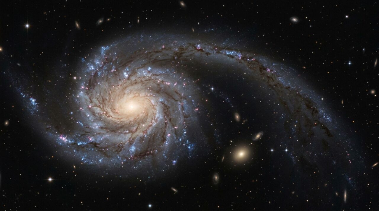 Uma galáxia puxou um braço muito maior que os outros, e a estrutura de 200 mil anos-luz denuncia a força de uma antiga interação gravitacional