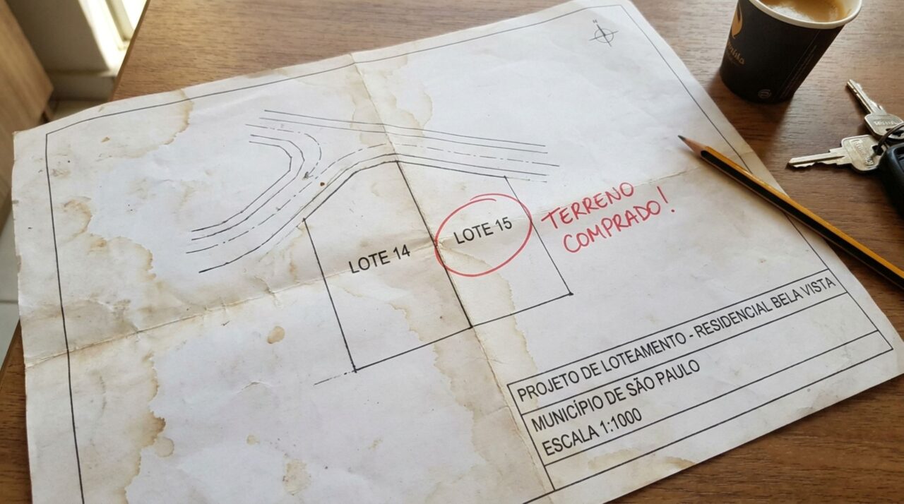 Família constrói casa no lote indicado pelo vendedor e, ao solicitar a ligação definitiva de energia, descobre uma troca na identificação que aponta o terreno comprado para outra posição