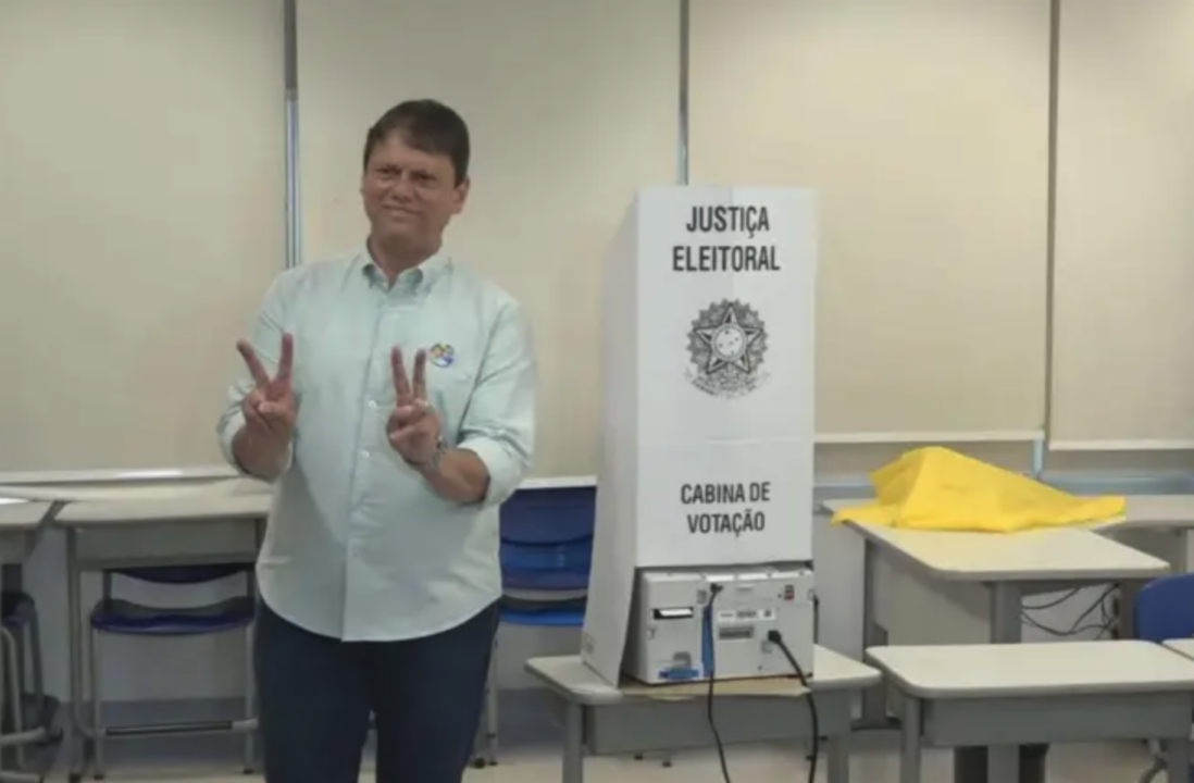 “Nossa missão é ajudar Flávio a ser um grande presidente”, diz Tarcísio