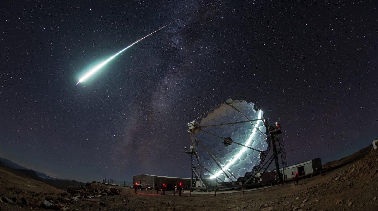 Um espelho gigante refletiu um meteoro por acaso enquanto tentava captar flashes de luz que duram apenas um bilionésimo de segundo