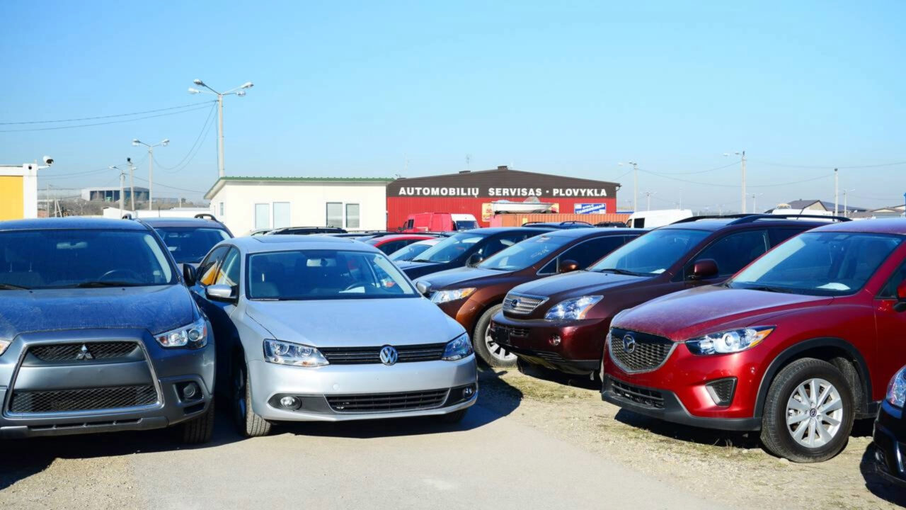 Uma mulher pagou 10.000 euros por um carro usado que, meses depois, não passa na inspeção por danos graves de ferrugem