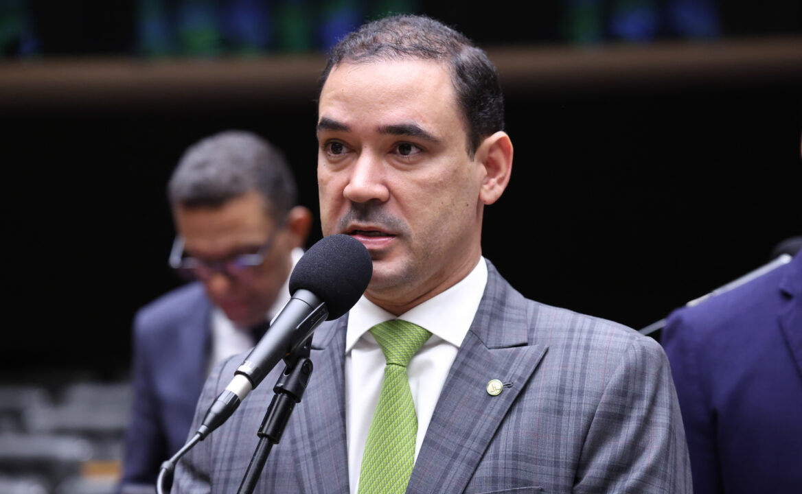 Vicentinho Júnior é eleito governador de Tocantins