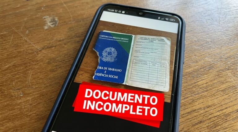 Segurada envia fotos cortadas da carteira de trabalho no Meu INSS, acredita que concluiu o pedido e encontra uma exigência para apresentar os documentos completos e legíveis