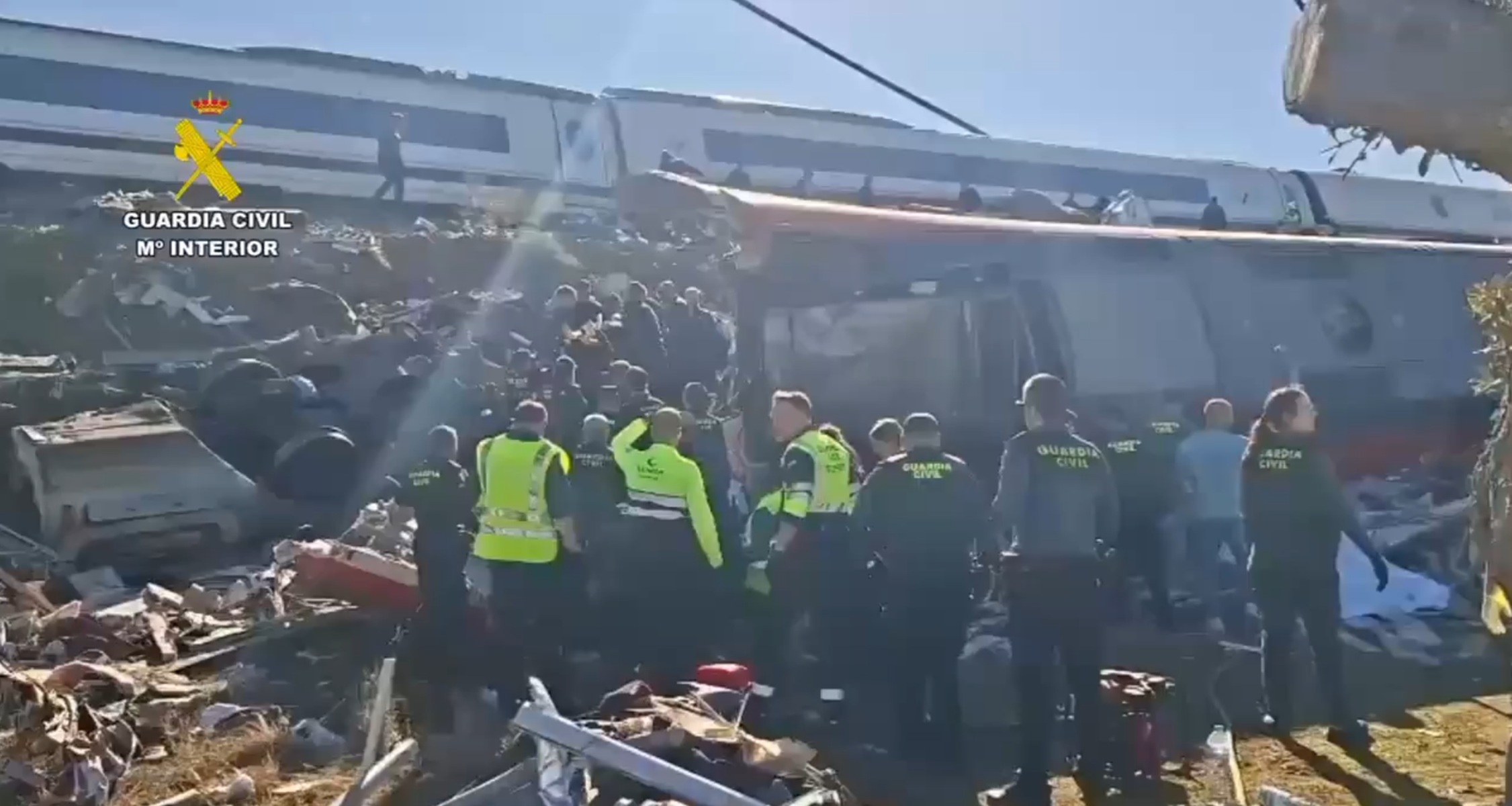 Colisão entre trens deixa mais de 30 mortos na Espanha