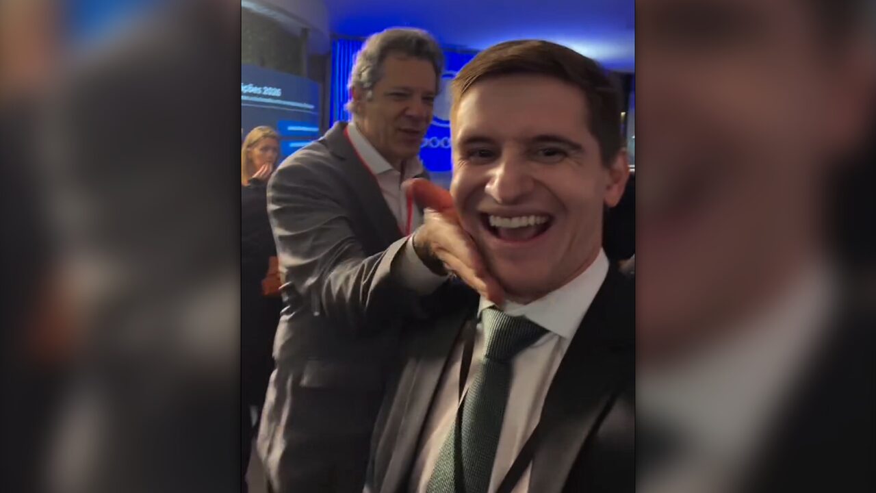 Haddad reage a provocação com tapinha no rosto de Pavanato