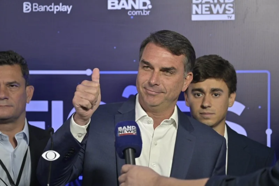 Flávio diz que debate foi positivo e promete seguir mobilizando apoiadores