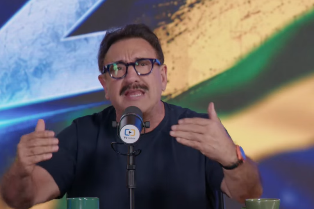 “Meu programa era ao vivo e agora fui censurado”, diz Ratinho em live de Flávio Bolsonaro
