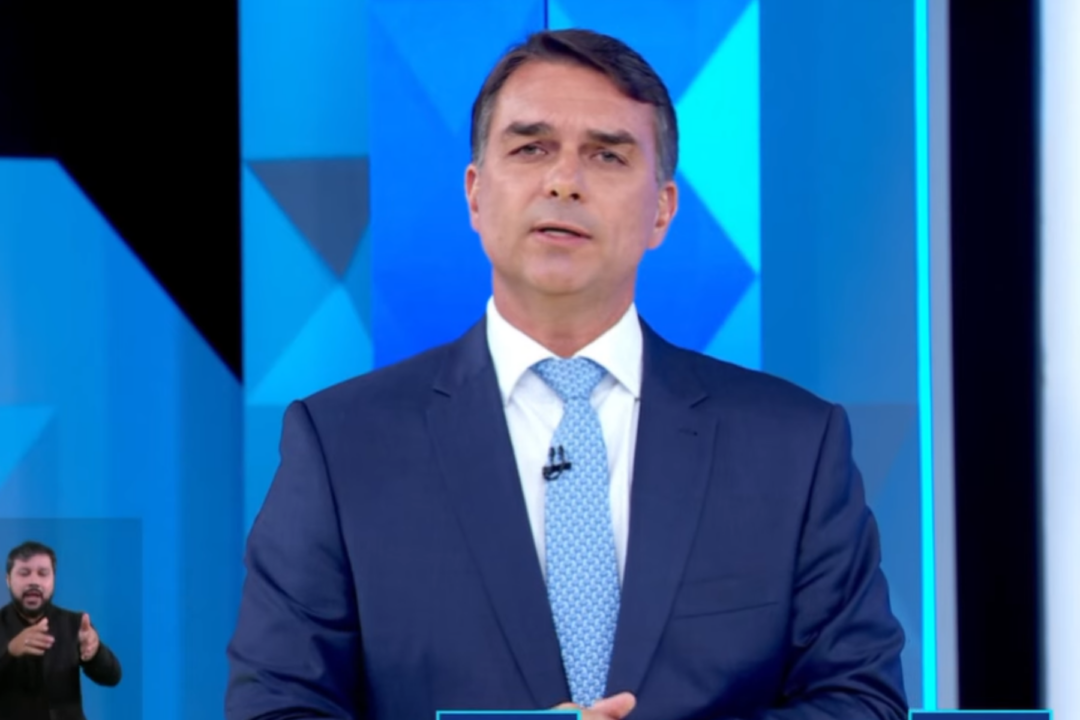 “Quem governa o Brasil é você ou o Google?”, provoca Flávio em debate