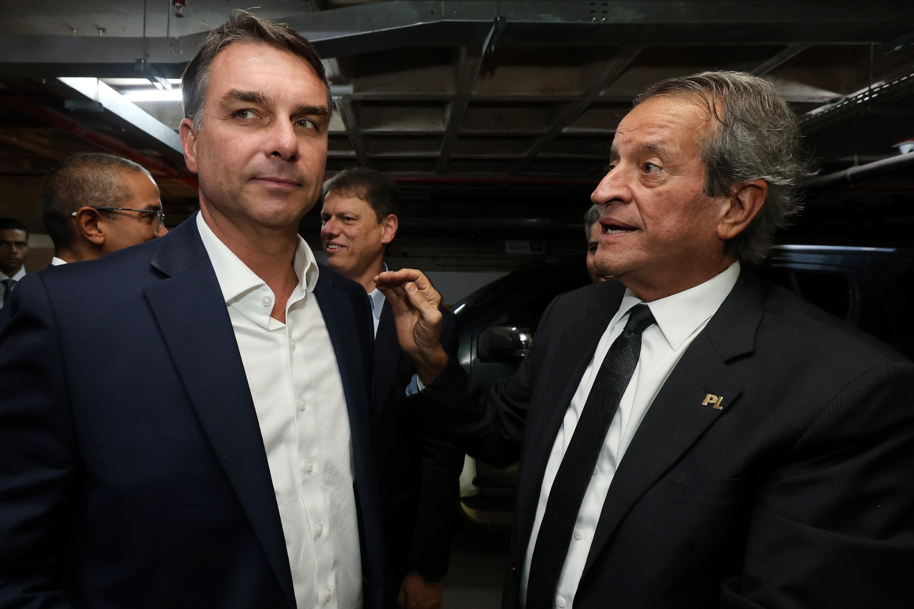 Valdemar reúne cúpula do PL na sede do partido para discutir paradeiro de Flávio