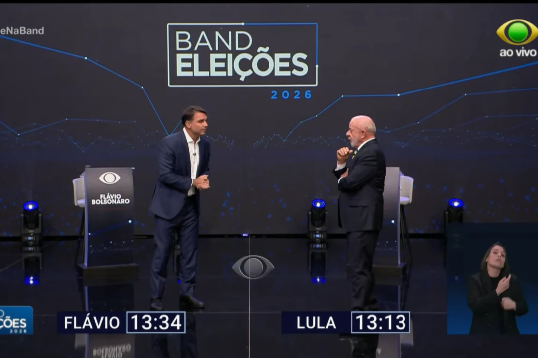 Flávio encurrala Lula com perguntas sobre Roberta e Lulinha