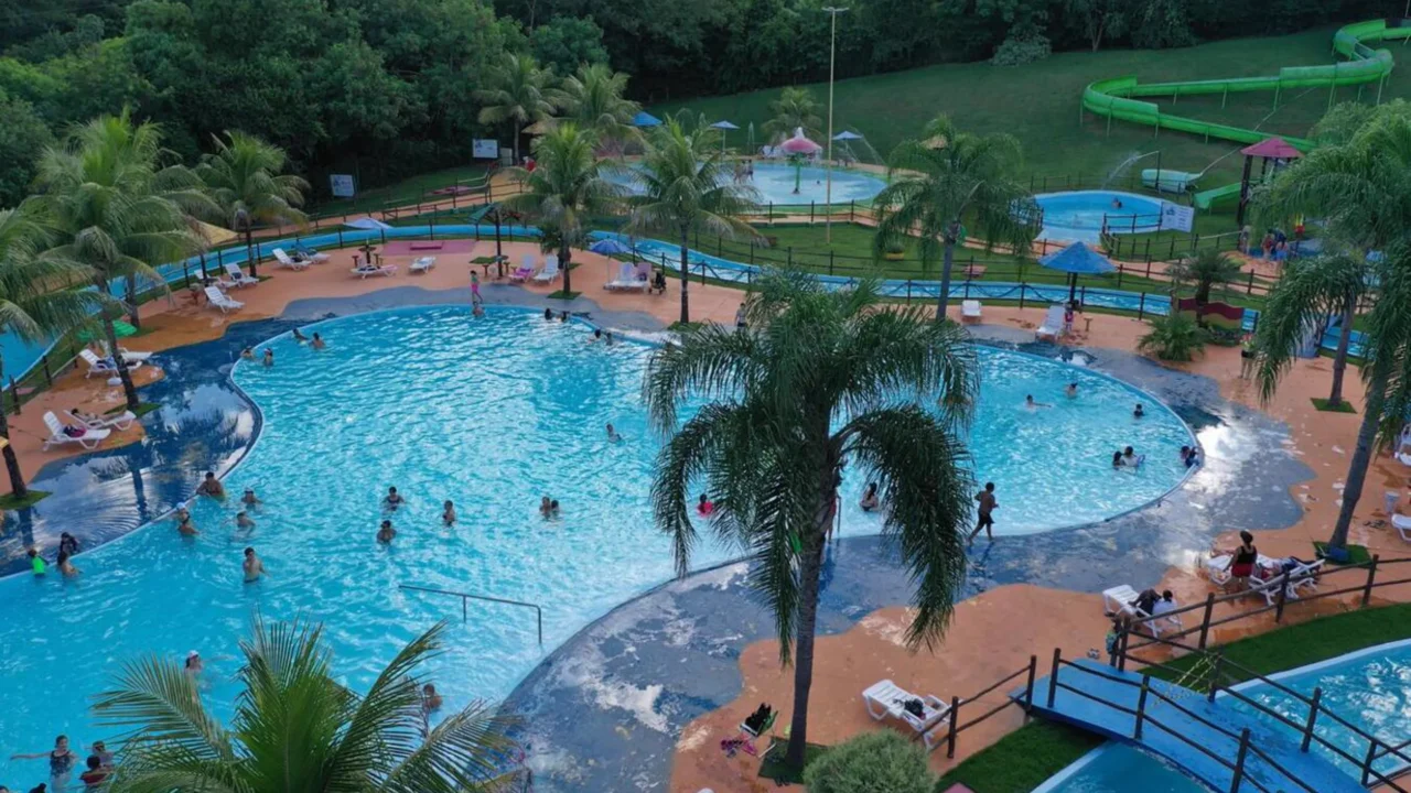 Parque das Águas em Toledo, Paraná // Créditos: Prefeitura de Toledo https://www.toledo.pr.gov.br/noticias/esportes-e-lazer/parque-das-aguas-de-toledo-inicia-temporada-2025-2026-neste-domingo-19